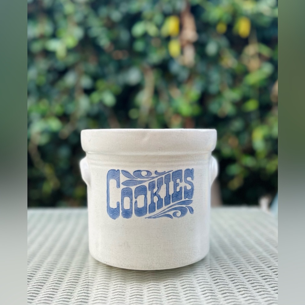 Vintage Pfaltzgraff Yorktowne cookie jar canister kitchen